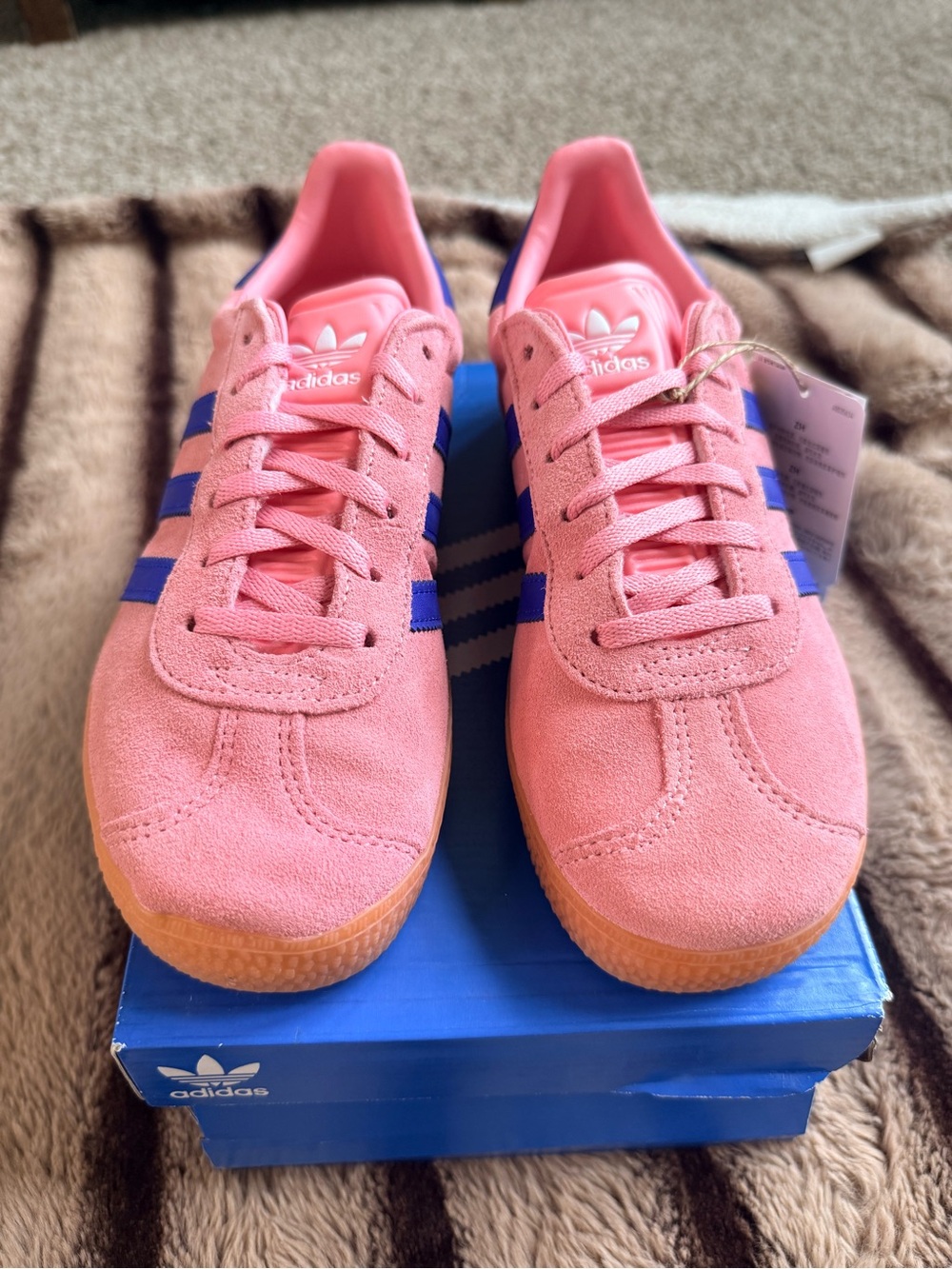 Adidas Gazelle J Pink Blue Gum Sneakers 5Y / Women’s 6.5 NIB IG9153.